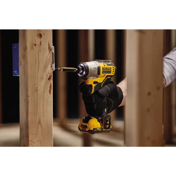 Шуруповерт ударный аккумуляторный DCF801D2 DeWALT (DCF801D2) - Фото 1