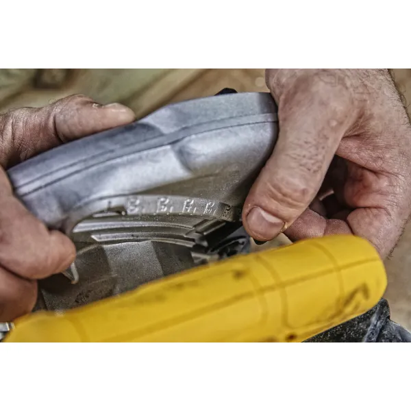 Пила дисковая DWE560 DeWALT (DWE560) - Фото 1