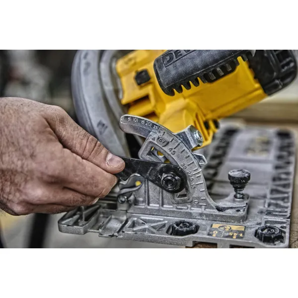 Пила дисковая DWE576K DeWALT (DWE576K) - Фото 1