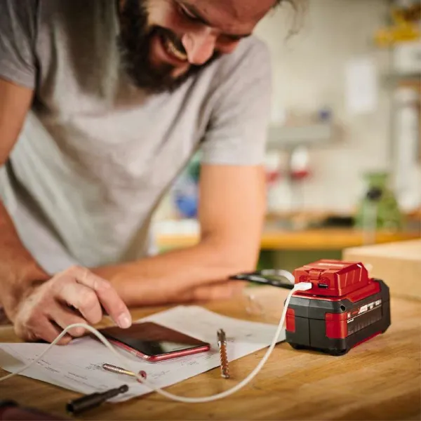 Зарядное устройство TE-CP 18 Li USB PXC, 18В,1А/2.1А,  2хUSB, 0.06кг Einhell (4514120) - Фото 2