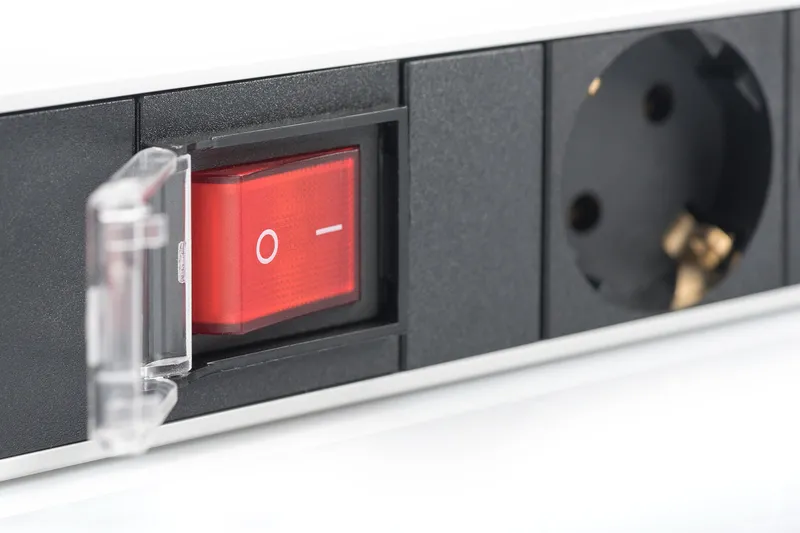 Блок силовий 7xРозеток, 1U, 2м, 16A, 250V, з вимикачем, вилка Schuko чорний Digitus (DN-95402) - Фото 3