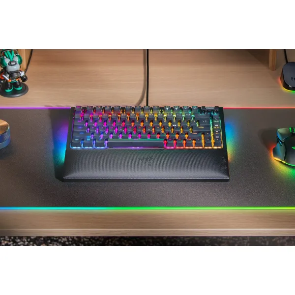 Клавиатура USB-A, RGB BlackWidow V4 Switch, чёрная Razer (RZ03-05000100-R3M1) - Фото 1