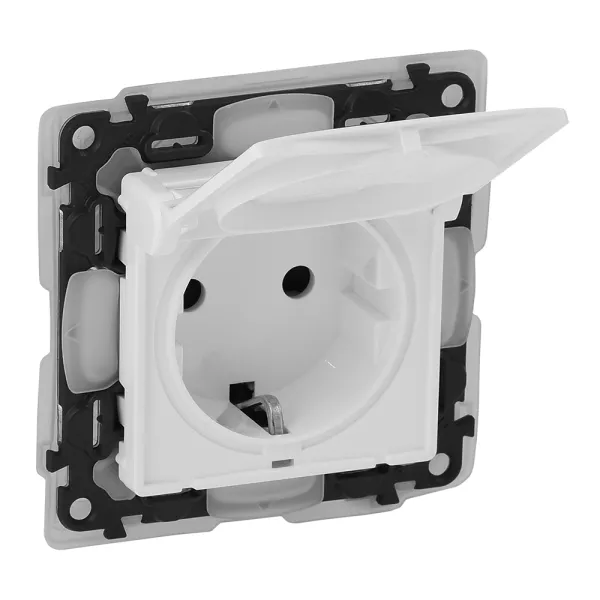 Розетка 2К+З Valena Life, шторки, IP44, белая Legrand (753119)